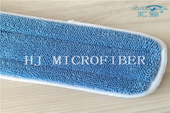 青い色の配管側面のMicrofiberのぬれたモップのパッドによってねじられる山のモップの頭部のモップの取り替えのパッド
