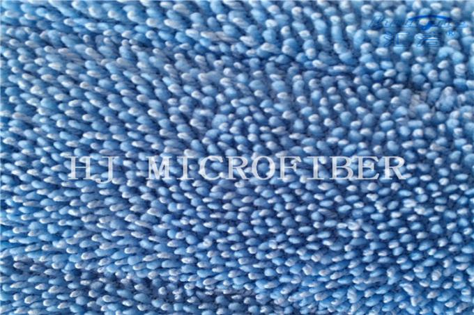 青い色の配管側面のMicrofiberのぬれたモップのパッドによってねじられる山のモップの頭部のモップの取り替えのパッド