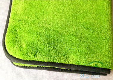 Windows ガラスのための緑のプラシ天の緩衝タオル/高く吸収の Microfiber のダスティングの布